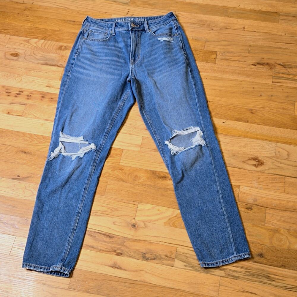 American Eagle Mom Jean size 4 reg distressed